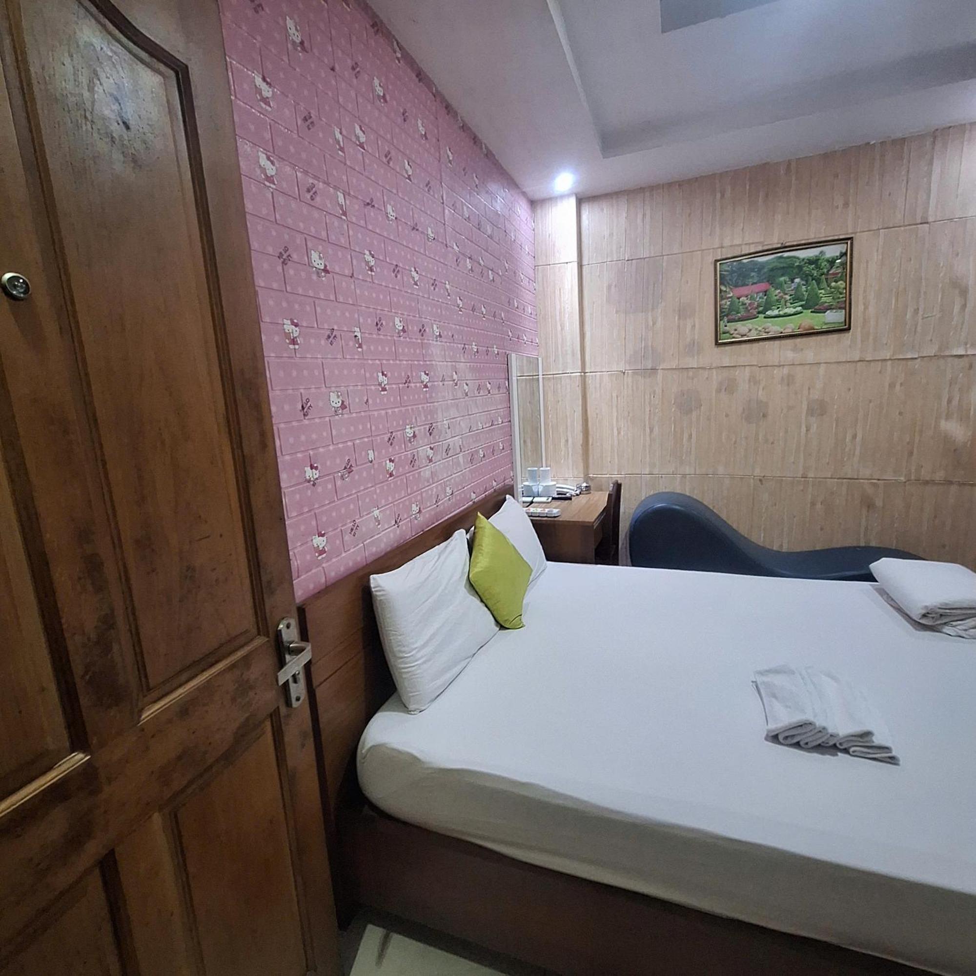 Damry Hotel *